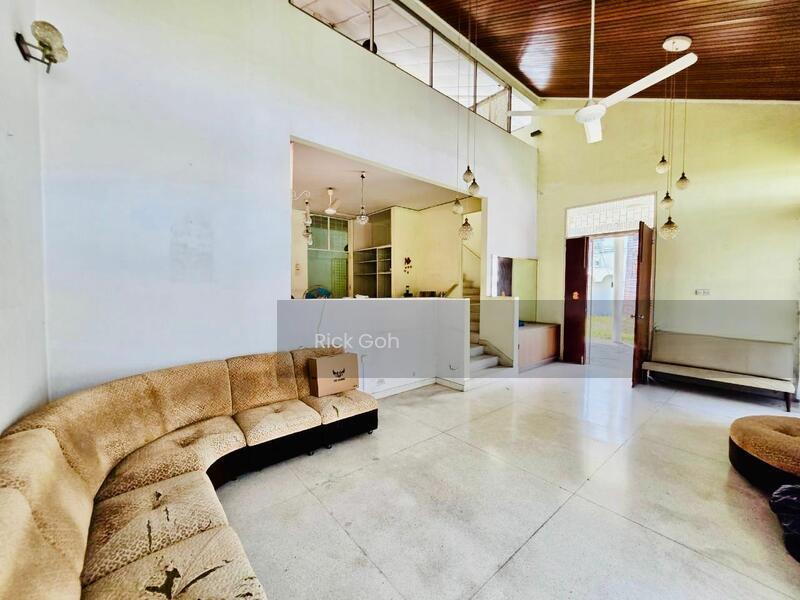 Bungalow at Taman Scotland - 3