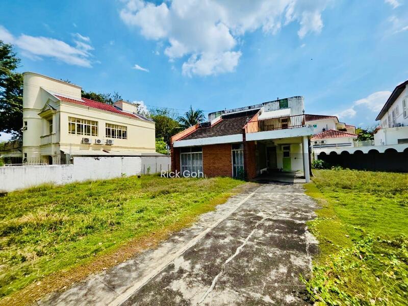 Bungalow at Taman Scotland - 2