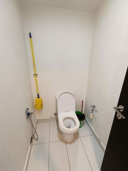 Avira Medini Iskandar - 4