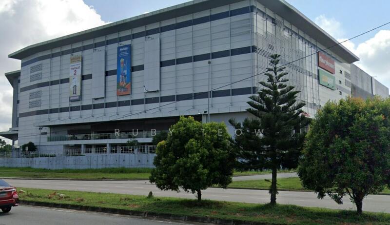 Taman Mutiara Mas - 3 Storey Shop Lot (Tenanted) for Sale - 5
