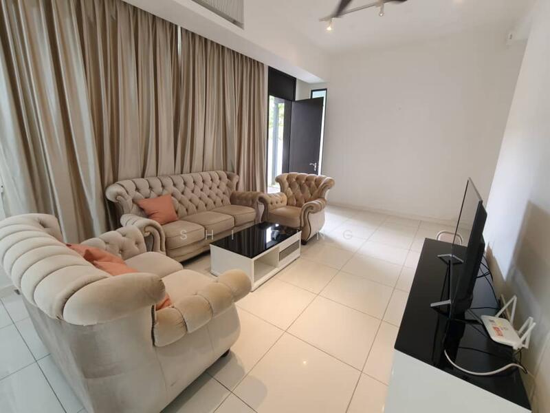 Avira Medini Iskandar - 1