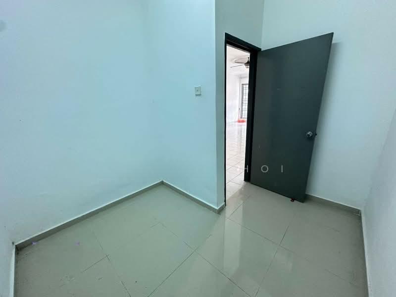 Value Buy Renovated & Fully Extended 2 Sty Pending@ Bandar Puteri Klang - 3