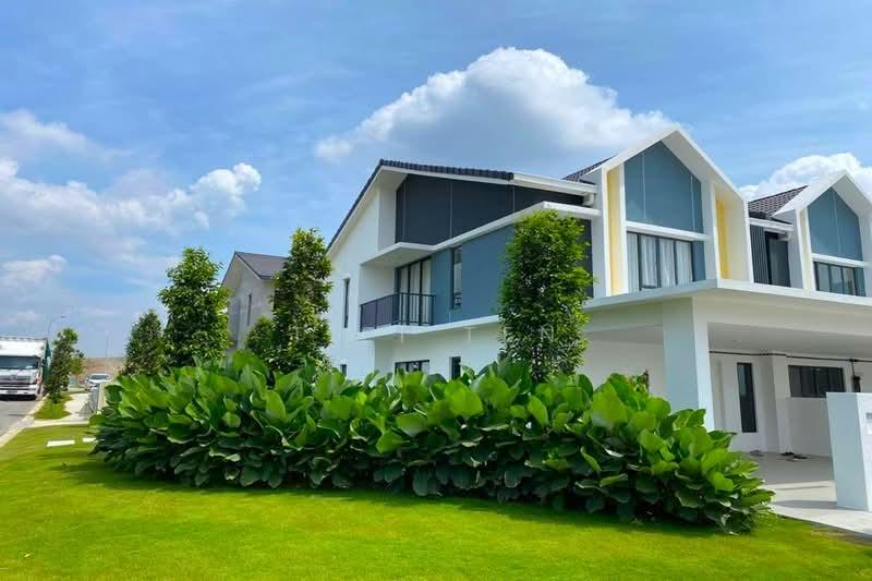 Seremban 2 Storey Show House Corner / End Lot Option with Fully Furnished Bandar Enstek Labu Sepang - 1
