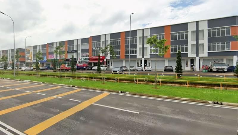 Facing LA Garden - 4