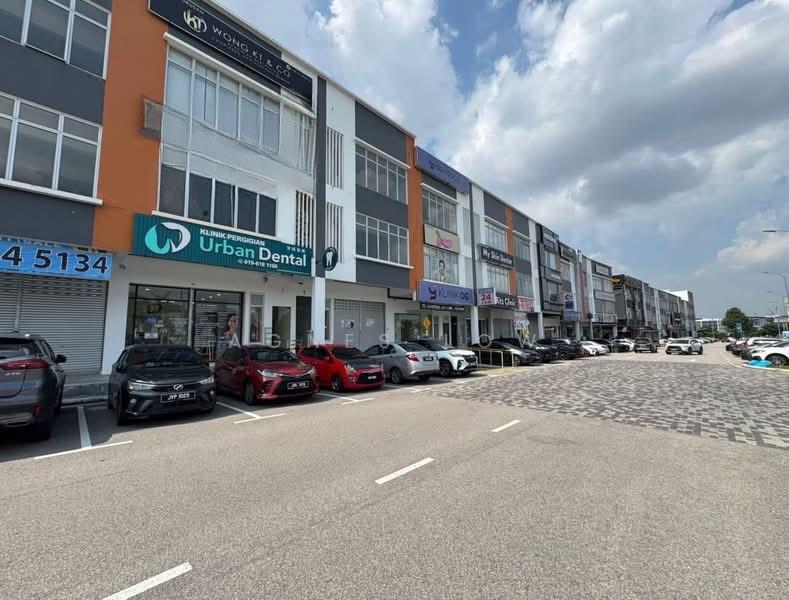 Facing LA Garden - 2