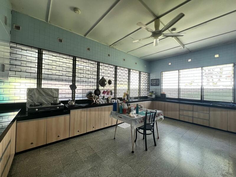 Pulau Tikus Bungalow Corner - 4