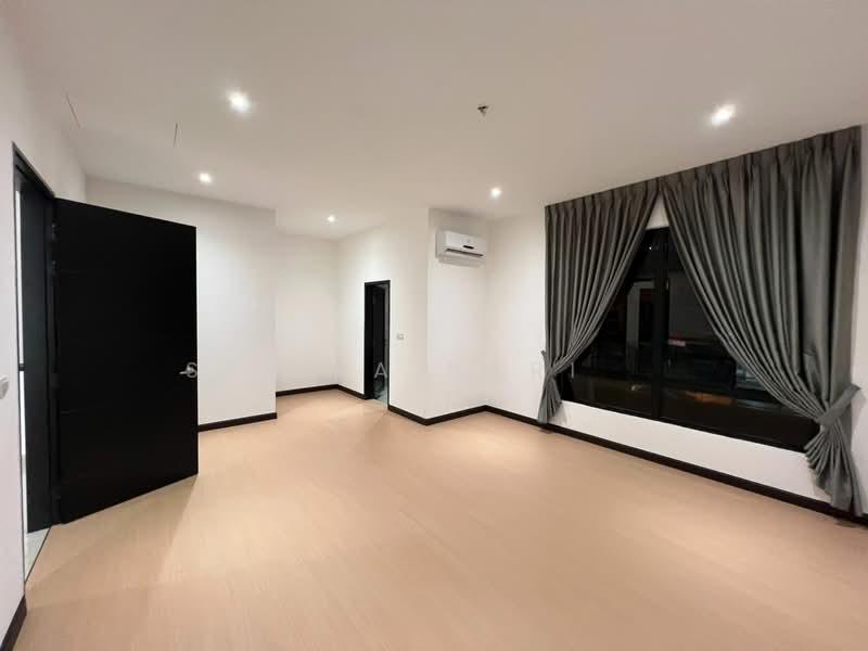 The Green Horizon Hill - 3