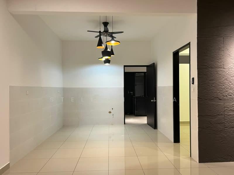 The Green Horizon Hill - 5