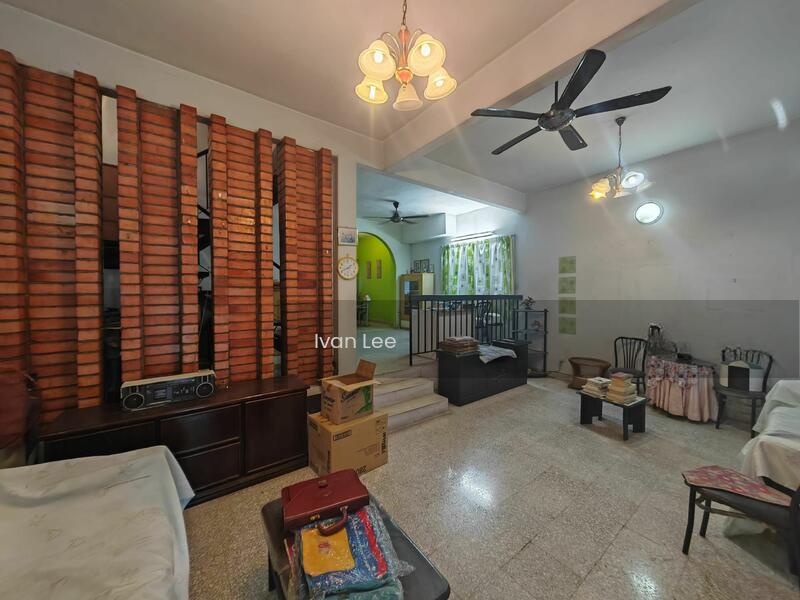 Terrace house at SS2 - 2