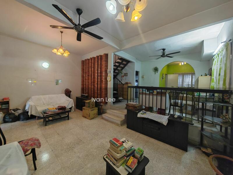 Terrace house at SS2 - 1