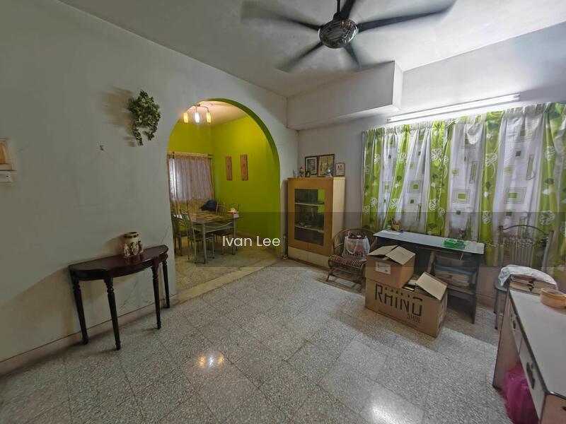 Terrace house at SS2 - 4