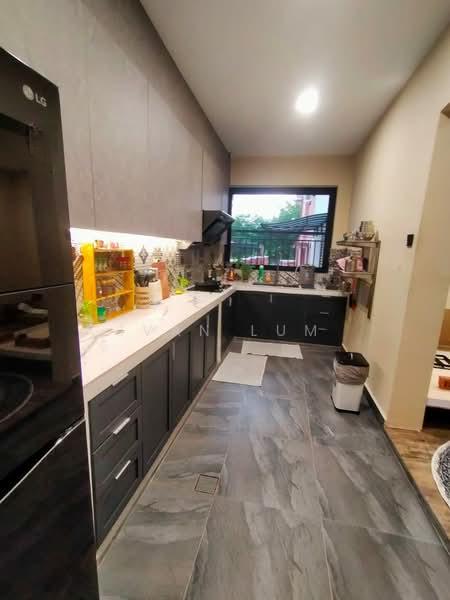 Bandar Sungai Long - 5