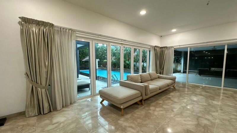 Noble Park Grand Pool Villas East Ledang - 5