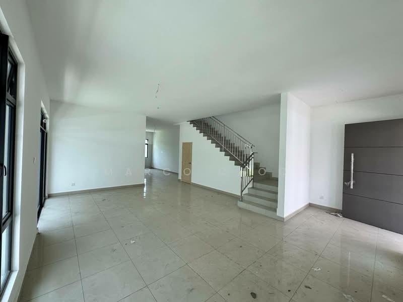 Taman Mount Austin - 4