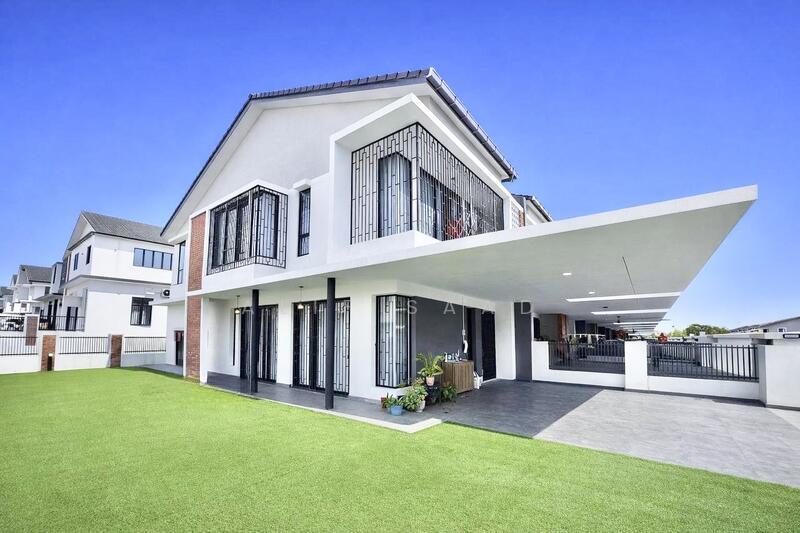 Elmina Green Three - 1