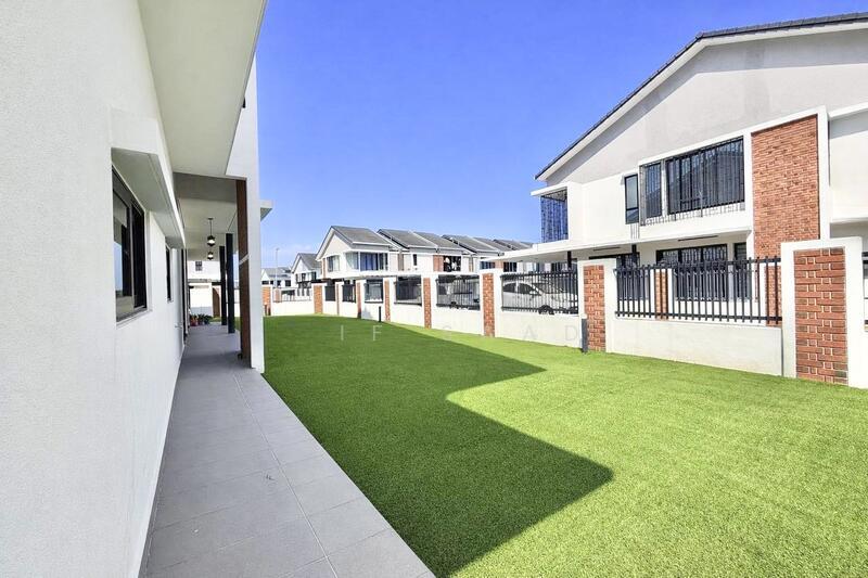 Elmina Green Three - 5