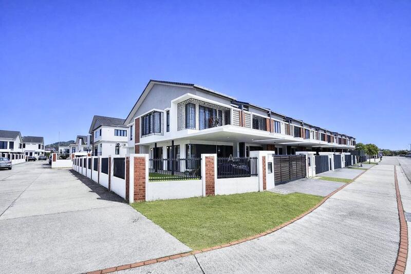 Elmina Green Three - 3