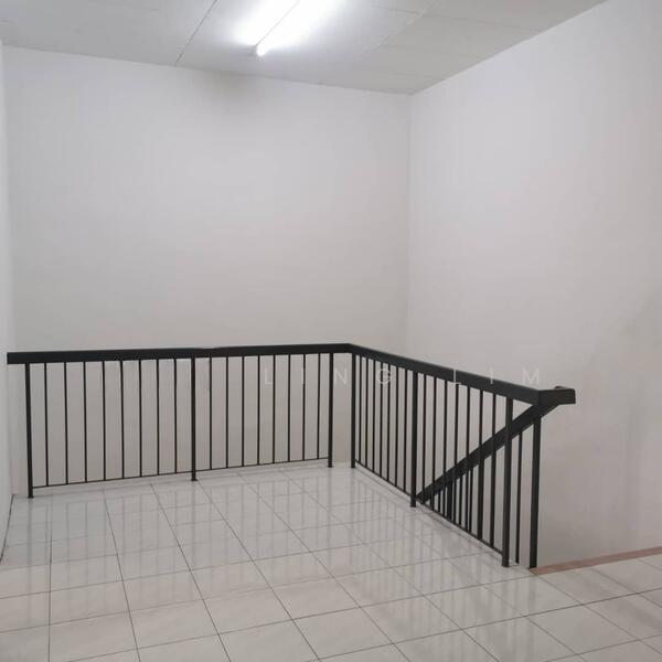 Pusat Perniagaan Jalan Raja Uda - 3
