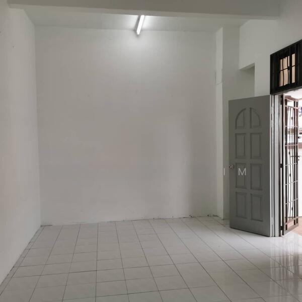 Pusat Perniagaan Jalan Raja Uda - 3