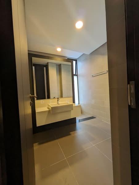 Avira Medini Iskandar - 2