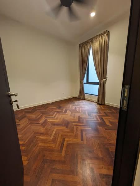 Avira Medini Iskandar - 4