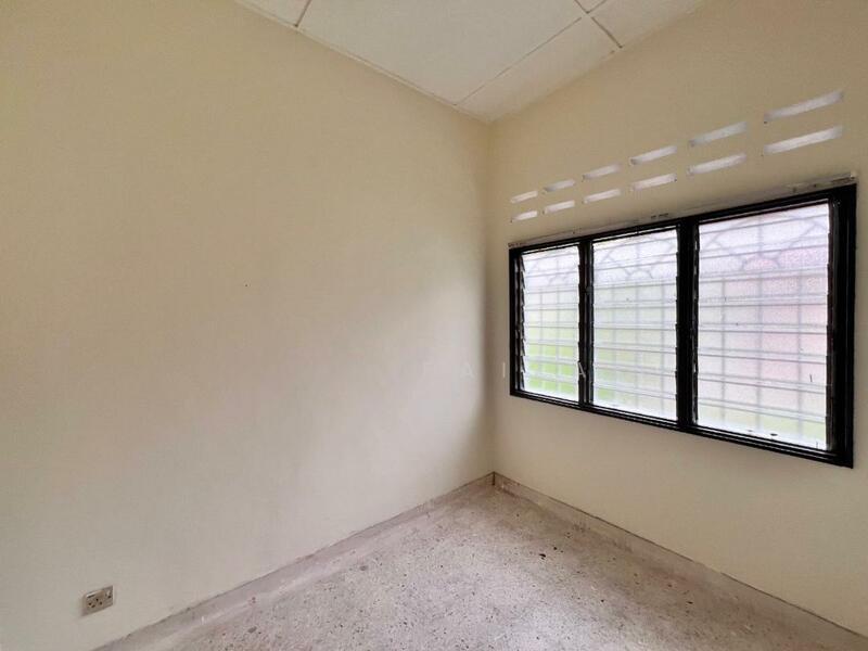 Taman Desa Cempaka Nilai - 5