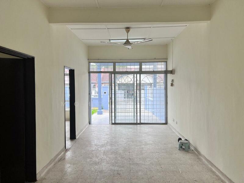 Taman Desa Cempaka Nilai - 1