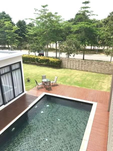Noble Park Grand Pool Villas East Ledang - 1