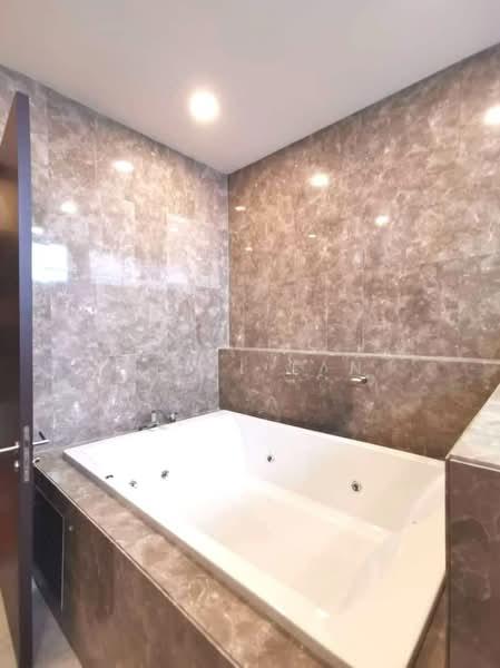 Noble Park Grand Pool Villas East Ledang - 4