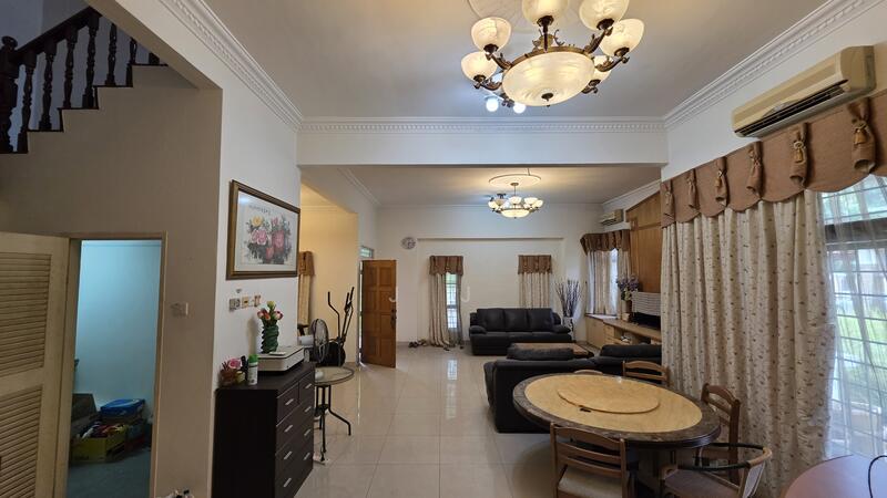 Anggerik Eria, Kota Kemuning - 3