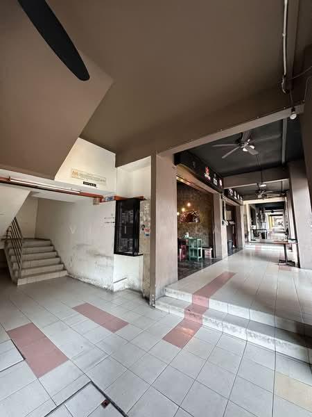 Taman Pinggiran Putra - 3