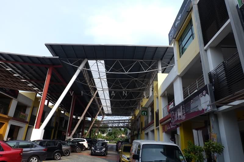 Taman Pinggiran Putra - 1