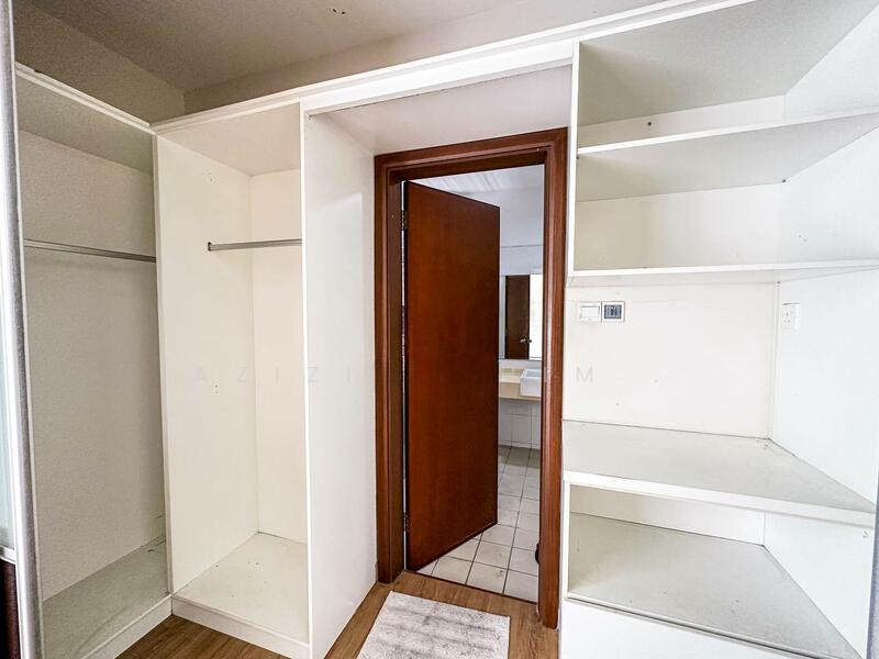 Facing Open 2 and half Storey Terrace Presint 16 - 3