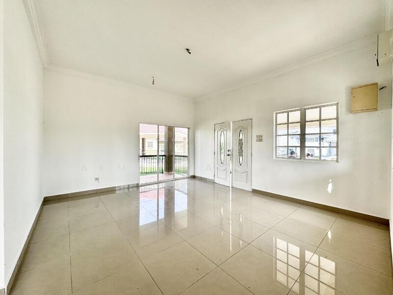 Taman Desa Anjung Putra - 5