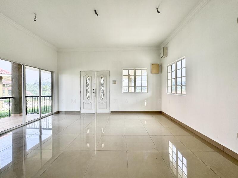 Taman Desa Anjung Putra - 4