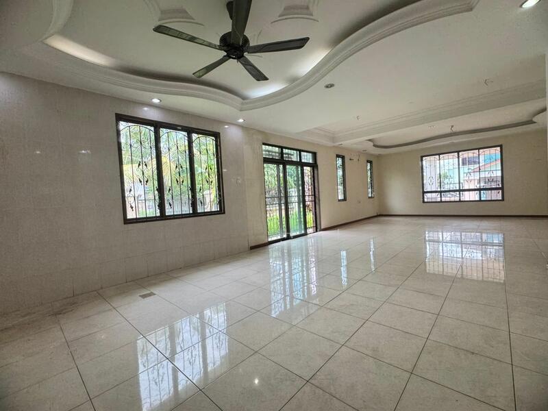 Austin Perdana Austins Perdanas Austins Perdanas - 2