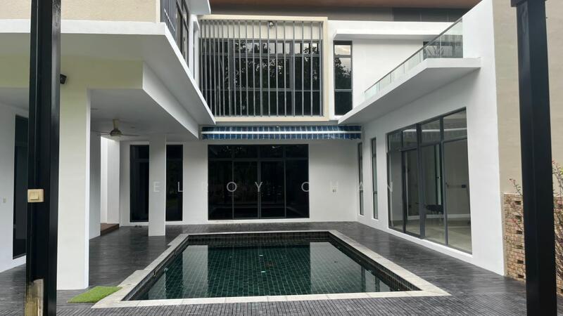 Noble Park Grand Pool Villas East Ledang - 1