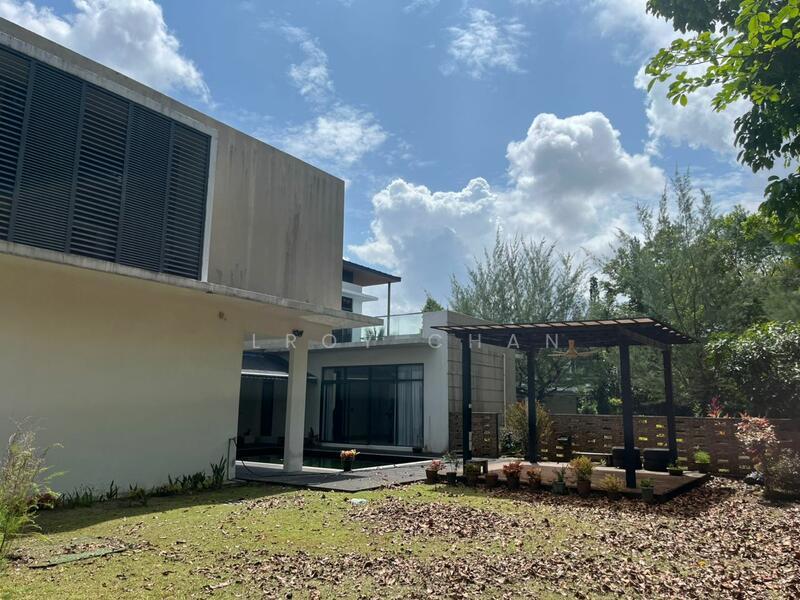 Noble Park Grand Pool Villas East Ledang - 2