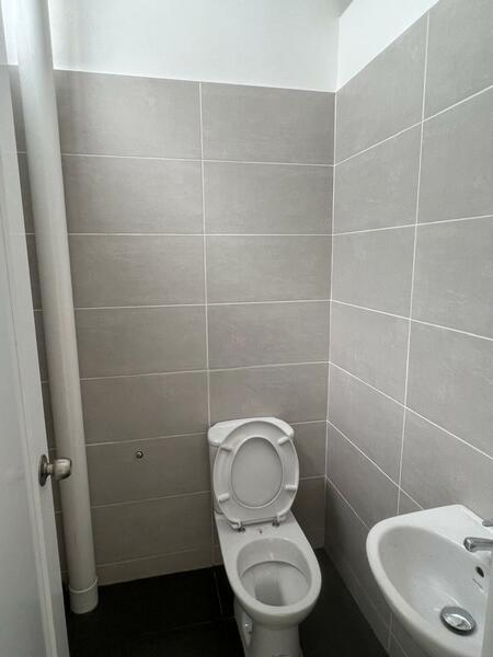 Pusat Perniagaan Raja Uda - 4