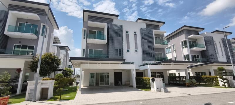 3 Storey Detached Bungalow @ Bukit Raja Klang - 1