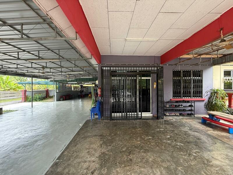 Single Storey Corner Lot Tongkang Pechah Batu Pahat - 2