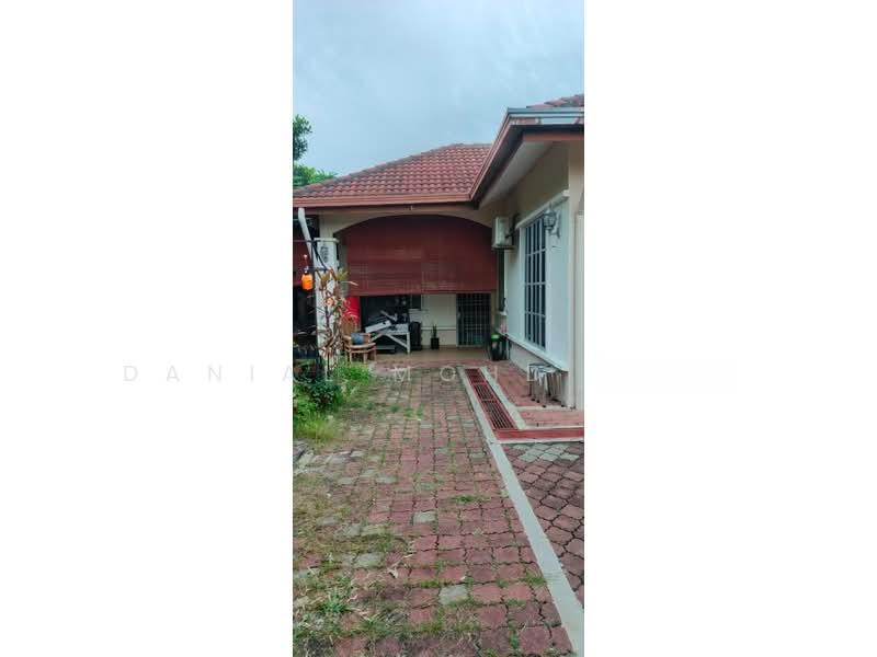 Taman Tunku Sarina - 5