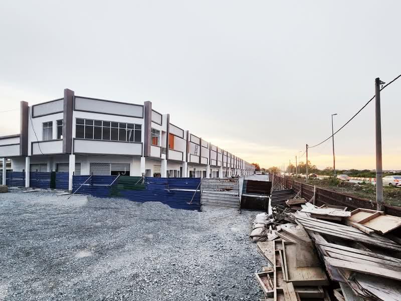 Jalan Sungai Puloh - Facing Main Road 20'x68' 1.5 Storey Shoplot - 4