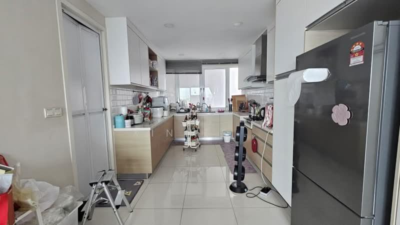 Central Park condominium - 5