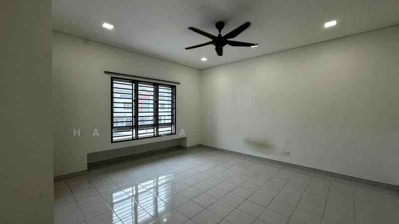 Bandar Warisan Puteri - 4