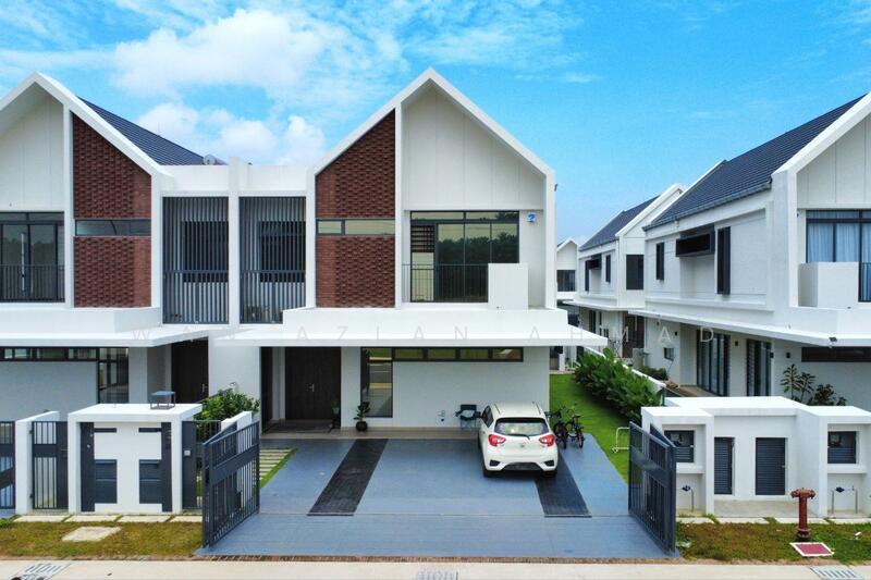 The Eighth, Elmina Green - 1