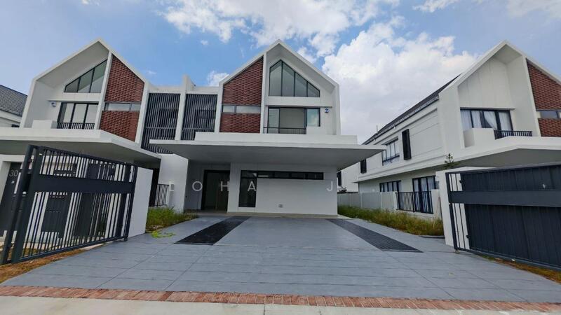 The Eighth, Elmina Green - 4