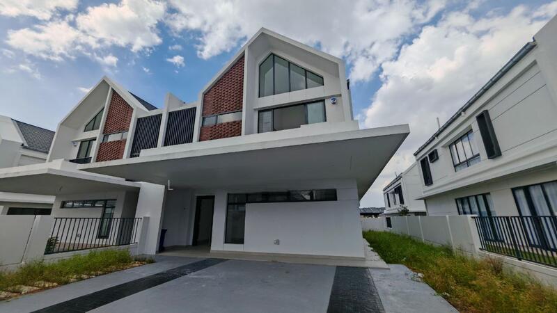 The Eighth, Elmina Green - 3