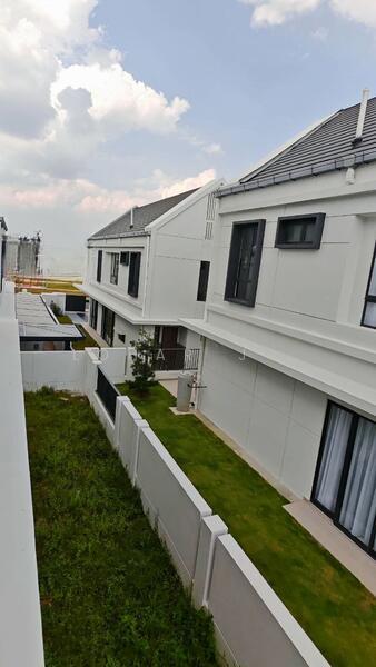 The Eighth, Elmina Green - 5