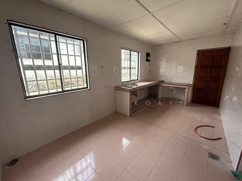 Taman Johor Jaya - 4